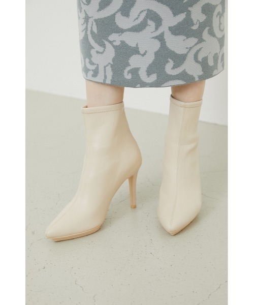 rienda(リエンダ)の「フィットスレンダーショートブーツ(ブーツ・レディース・ブラック/アイボリー/ライトブラウン・SMALL/MEDIUM/LARGE)」の6枚目の写真