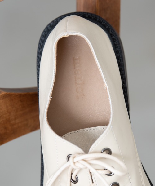 MERLOT（メルロー）の「プレーントゥレースアップシューズ（ドレスシューズ・レディース・ナチュラル/ブラック/ブラウン・LARGE/MEDIUM/SMALL）」の13枚目の写真