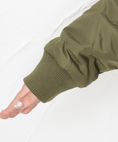 NAVY（ネイビー）の「miliCo ミリコ 裏ボア キルトロングブルゾン ミリタリーコート（ブルゾン・レディース・ブラック/ベージュ/ブラウン/カーキ・フリー）」の13枚目の写真