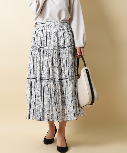 INTERPLANET（インタープラネット）の「ラインフラワープリントティアードスカート（スカート・レディース・ネイビー/オフホワイト/イエロー・FREE）」の6枚目の写真