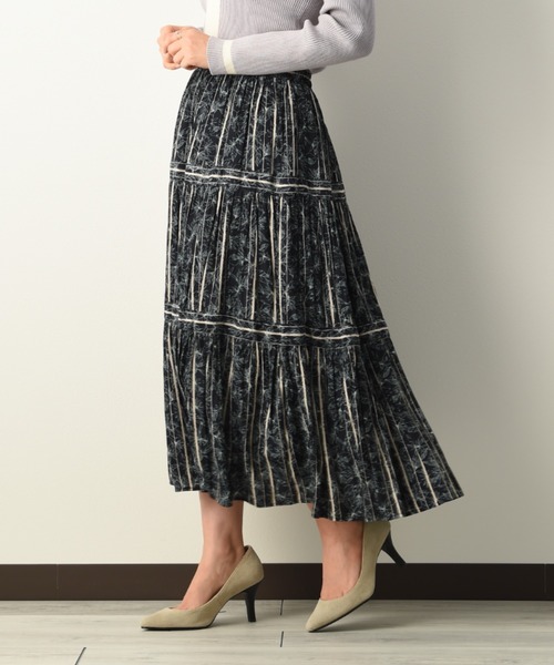 INTERPLANET（インタープラネット）の「ラインフラワープリントティアードスカート（スカート・レディース・ネイビー/オフホワイト/イエロー・FREE）」の22枚目の写真