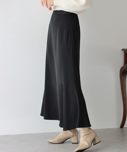 BLUEEAST（ブルーイースト）の「丈が選べるマーメイドサテンロングスカート（スカート・レディース・ブラック/ベージュ/グリーン/ブルーグレー/アイボリー/イエロー/ピンク/グレイッシュベージュ/ダークブラウン/ブラック系/アイボリー系/ホワイト系・SMALL/LARGE）」の13枚目の写真