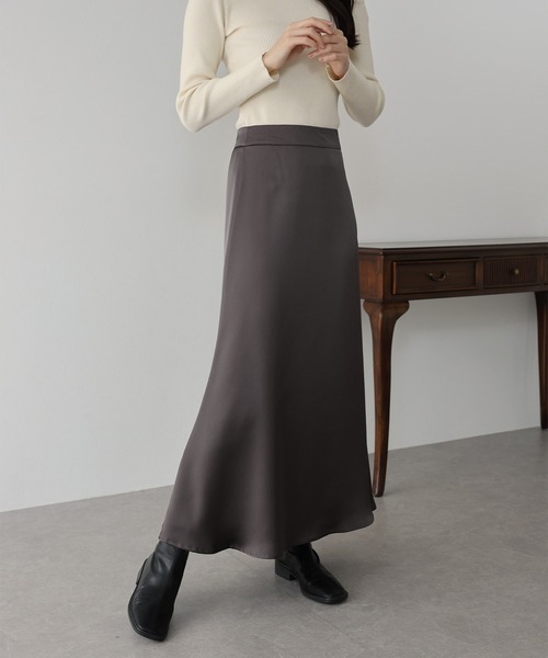 BLUEEAST（ブルーイースト）の「丈が選べるマーメイドサテンロングスカート（スカート・レディース・ブラック/ベージュ/グリーン/ブルーグレー/アイボリー/イエロー/ピンク/グレイッシュベージュ/ダークブラウン/ブラック系/アイボリー系/ホワイト系・SMALL/LARGE）」の16枚目の写真