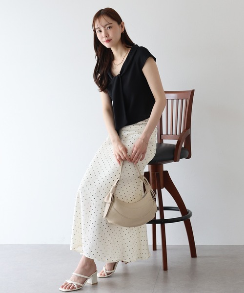 BLUEEAST（ブルーイースト）の「丈が選べるマーメイドサテンロングスカート（スカート・レディース・ブラック/ベージュ/グリーン/ブルーグレー/アイボリー/イエロー/ピンク/グレイッシュベージュ/ダークブラウン/ブラック系/アイボリー系/ホワイト系・SMALL/LARGE）」の20枚目の写真