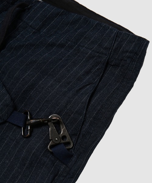 GREG LAUREN（グレッグローレン）の「INDIGO PINSTRIPE LINEN WRAP PANT（その他パンツ・メンズ・ブルー・1/2）」の4枚目の写真