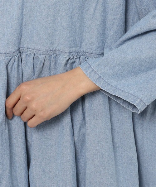 niko and...（ニコアンド）の「[niko and ...JEANS 2022SS]前後切り替えワンピース（ワンピース・レディース・ブルー・FREE）」の11枚目の写真