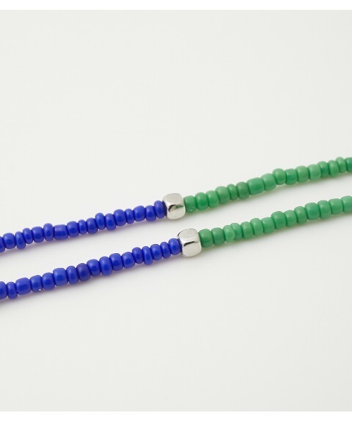 crie conforto（クリーコンフォルト）の「バイカラービーズマスクチェーン（マスク・レディース・ブラック/オレンジ/ブルー/グリーン・FREE）」の3枚目の写真