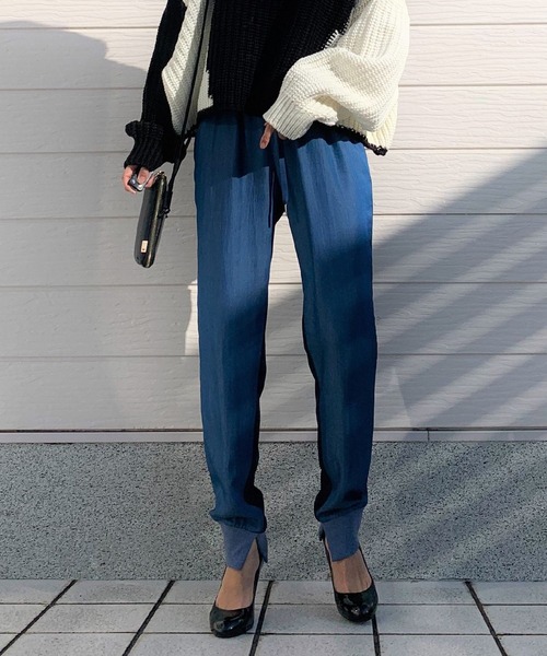 Q(キュー)の「バイカラーデニムジョガーパンツ(デニムパンツ・レディース・ネイビー/カーキ・MEDIUM)」の2枚目の写真