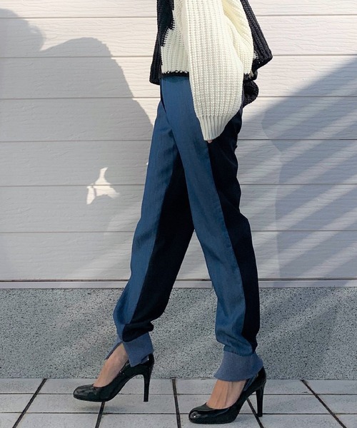 Q(キュー)の「バイカラーデニムジョガーパンツ(デニムパンツ・レディース・ネイビー/カーキ・MEDIUM)」の14枚目の写真