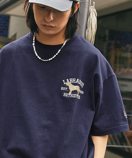 Labrador Retriever（ラブラドールリトリーバー）の「Labrador Retriever/ラブラドールレトリーバー 別注 カレッジロゴ刺繍 ビッグシルエット半袖Tシャツ（Tシャツ/カットソー・メンズ・グリーン/ホワイト/ネイビー/オートミール/スミクロ/ホワイト系/サックスブルー/ブラウン・L/M）」の7枚目の写真