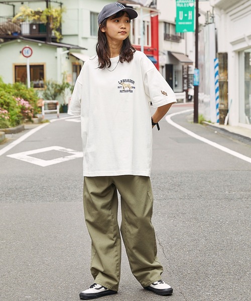 Labrador Retriever（ラブラドールリトリーバー）の「Labrador Retriever/ラブラドールレトリーバー 別注 カレッジロゴ刺繍 ビッグシルエット半袖Tシャツ（Tシャツ/カットソー・メンズ・グリーン/ホワイト/ネイビー/オートミール/スミクロ/ホワイト系/サックスブルー/ブラウン・L/M）」の20枚目の写真