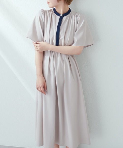 natural couture(ナチュラルクチュール)の「軽やかな春の雰囲気をまとったような1枚 パール釦フレアスリーブシャツワンピース(ワンピース・レディース・オフホワイト/ブルー/ストライプ/グレイッシュベージュ・FREE)」の21枚目の写真