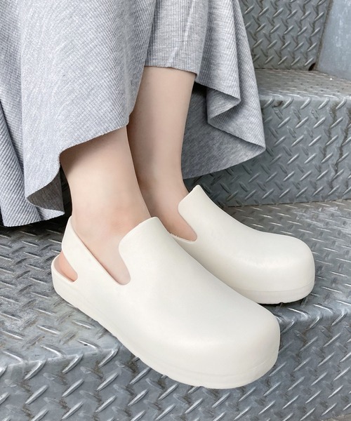 Figments(フィグメンツ)の「スリングバックサンダル(サンダル・レディース・オフホワイト/ブラック・SMALL/MEDIUM)」の1枚目の写真