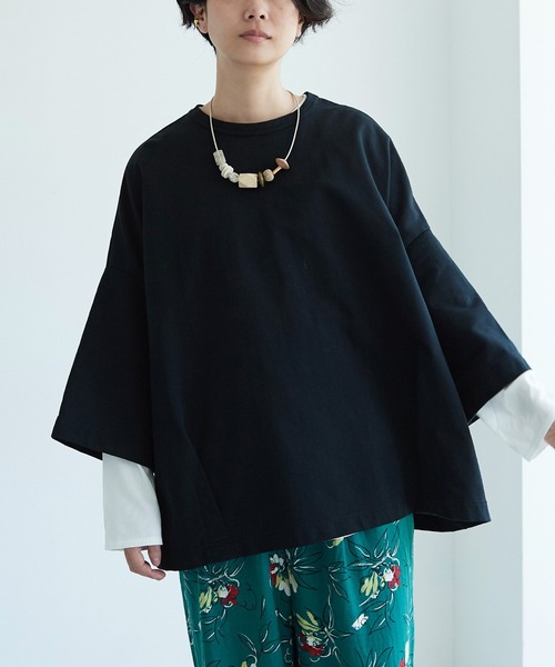 yuni(ユニ )の「ハイトインレー hem tuck oversized プルオーバー(Tシャツ/カットソー・レディース・ブラック/グリーン/ホワイト・FREE)」の2枚目の写真