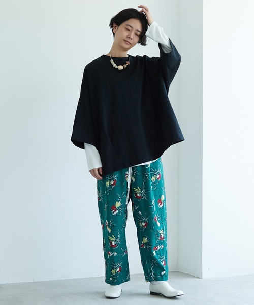 yuni(ユニ )の「ハイトインレー hem tuck oversized プルオーバー(Tシャツ/カットソー・レディース・ブラック/グリーン/ホワイト・FREE)」の4枚目の写真