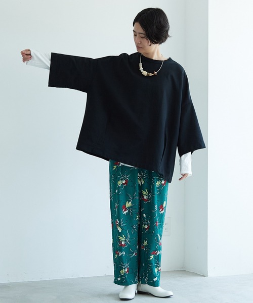 yuni(ユニ )の「ハイトインレー hem tuck oversized プルオーバー(Tシャツ/カットソー・レディース・ブラック/グリーン/ホワイト・FREE)」の6枚目の写真