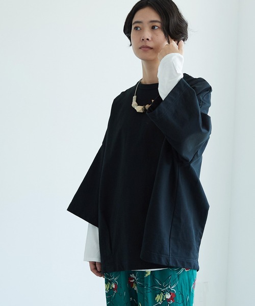 yuni(ユニ )の「ハイトインレー hem tuck oversized プルオーバー(Tシャツ/カットソー・レディース・ブラック/グリーン/ホワイト・FREE)」の8枚目の写真