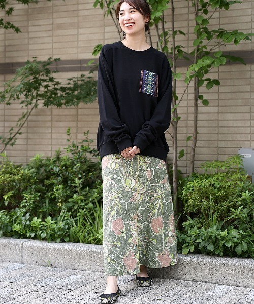 チチカカ（チチカカ）の「パッチポケットスウェットプルオーバー（スウェット・レディース・ブラック/オレンジ/その他1・FREE）」の14枚目の写真