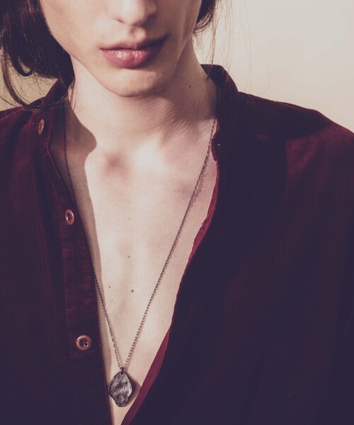 and cloud（アンドクラウド）の「Windcrest Long Necklace（ネックレス・メンズ・ブラック/シルバー/イエローゴールド・FREE）」の13枚目の写真