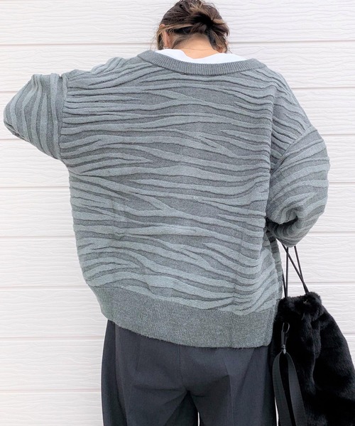 Q（キュー）の「ゼブラ柄2wayニットカーディガン（カーディガン/ボレロ・レディース・グレー/グリーン・MEDIUM）」の11枚目の写真