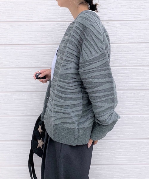 Q（キュー）の「ゼブラ柄2wayニットカーディガン（カーディガン/ボレロ・レディース・グレー/グリーン・MEDIUM）」の7枚目の写真