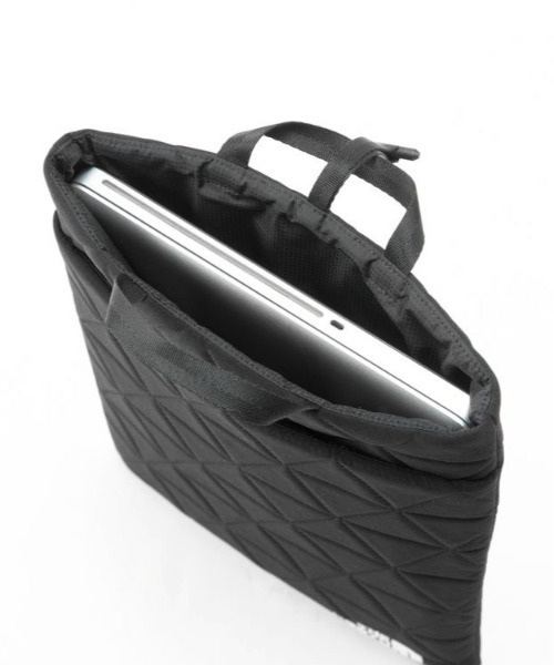 THE NORTH FACE(ザノースフェイス)の「THE NORTH FACE Geoface PC Sleeve 15 ザ ノースフェイス ジオフェイスピーシースリーブ15インチ(ビジネスバッグ・メンズ・ブラック・FREE)」の7枚目の写真