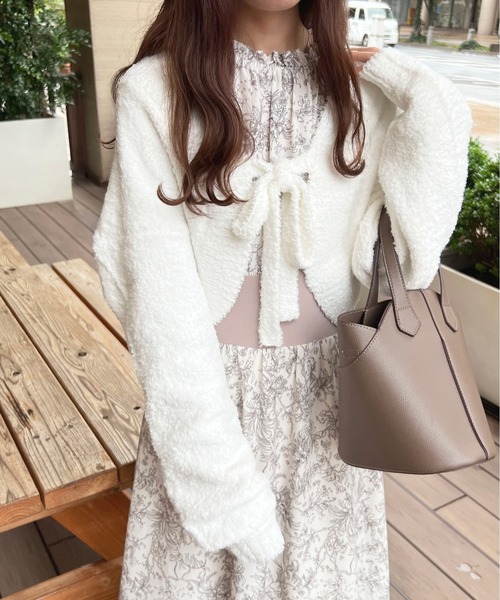 apres jour（アプレジュール）の「もこもこニットボレロ【ZOZOTOWN限定アイテム】（カーディガン/ボレロ・レディース・ラベンダー/オフホワイト/ライトピンク・X-LARGE/フリー）」の5枚目の写真