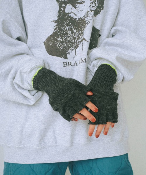 WHIMSIC（ウィムジック）の「【UNISEX】ストリングニットグローブ フィンガーレス（手袋・メンズ・パープル/グレー/チャコールグレー/オリーブ/ベージュ・FREE）」の7枚目の写真