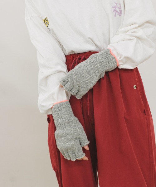 WHIMSIC（ウィムジック）の「【UNISEX】ストリングニットグローブ フィンガーレス（手袋・メンズ・パープル/グレー/チャコールグレー/オリーブ/ベージュ・FREE）」の13枚目の写真