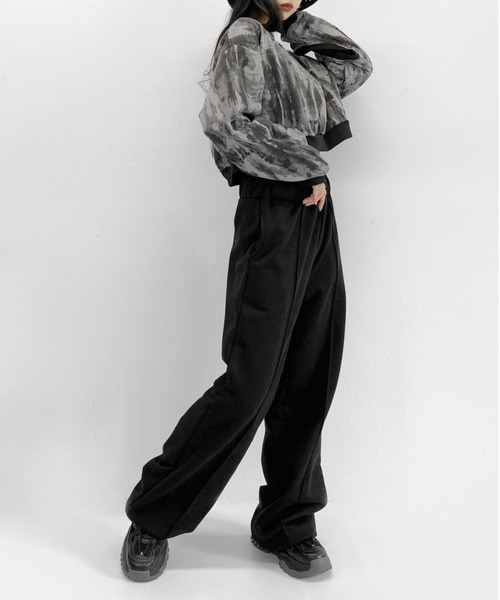 LVEU.（ラブユ.）の「【ZOZOTOWN限定】Tie-dye cropped design top / タイダイ柄クロップドデザイントップス（Tシャツ/カットソー・レディース・ブラック・FREE）」の6枚目の写真