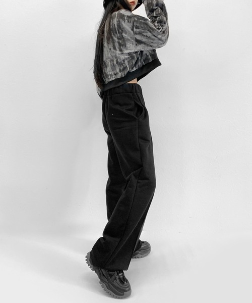 LVEU.（ラブユ.）の「【ZOZOTOWN限定】Tie-dye cropped design top / タイダイ柄クロップドデザイントップス（Tシャツ/カットソー・レディース・ブラック・FREE）」の9枚目の写真