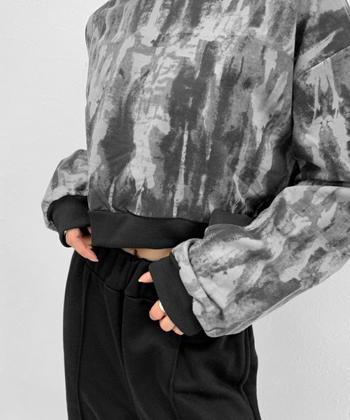 LVEU.（ラブユ.）の「【ZOZOTOWN限定】Tie-dye cropped design top / タイダイ柄クロップドデザイントップス（Tシャツ/カットソー・レディース・ブラック・FREE）」の14枚目の写真