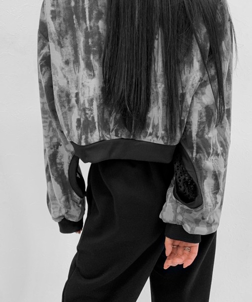 LVEU.（ラブユ.）の「【ZOZOTOWN限定】Tie-dye cropped design top / タイダイ柄クロップドデザイントップス（Tシャツ/カットソー・レディース・ブラック・FREE）」の15枚目の写真