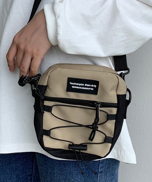 CRB(シーアールビー)の「【撥水加工】メッシュスマホショルダーバッグ(ショルダーバッグ・レディース・ベージュ/ブラック/グレー・F)」の1枚目の写真