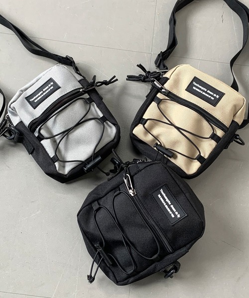 CRB(シーアールビー)の「【撥水加工】メッシュスマホショルダーバッグ(ショルダーバッグ・レディース・ベージュ/ブラック/グレー・F)」の4枚目の写真