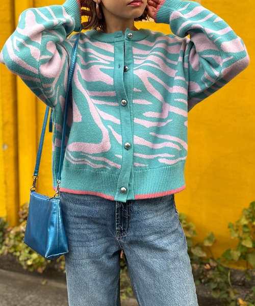 mi via loca（ミヴィアロカ）の「【セットアップ】前後2WAY柄ジャガードカーディガン（カーディガン/ボレロ・レディース・ブルー/キナリ/ベージュ/イエロー・FREE）」の4枚目の写真