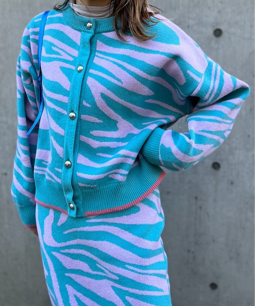 mi via loca（ミヴィアロカ）の「【セットアップ】前後2WAY柄ジャガードカーディガン（カーディガン/ボレロ・レディース・ブルー/キナリ/ベージュ/イエロー・FREE）」の16枚目の写真