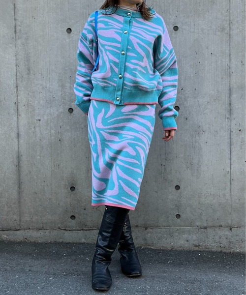 mi via loca（ミヴィアロカ）の「【セットアップ】前後2WAY柄ジャガードカーディガン（カーディガン/ボレロ・レディース・ブルー/キナリ/ベージュ/イエロー・FREE）」の19枚目の写真