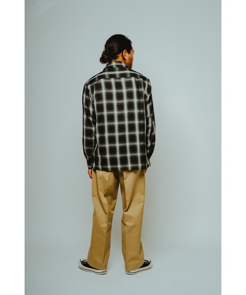 BIG MIKE(ビッグマイク)の「BIG MIKE ビックマイク / 26春夏新作 セットアップ対応 長袖 レーヨンミックス オンブレチェックシャツ 脇スリットタイプ //// 102615200 102615201 102615202 102615204(シャツ/ブラウス・メンズ・ホワイト×ネイビー/ブラック×ホワイト/グレー×ピンク/ホワイト×グリーン・MEDIUM/LARGE/X-LARGE/XX-LARGE)」の13枚目の写真