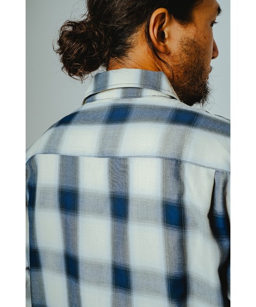 BIG MIKE(ビッグマイク)の「BIG MIKE ビックマイク / 26春夏新作 セットアップ対応 長袖 レーヨンミックス オンブレチェックシャツ 脇スリットタイプ //// 102615200 102615201 102615202 102615204(シャツ/ブラウス・メンズ・ホワイト×ネイビー/ブラック×ホワイト/グレー×ピンク/ホワイト×グリーン・MEDIUM/LARGE/X-LARGE/XX-LARGE)」の16枚目の写真