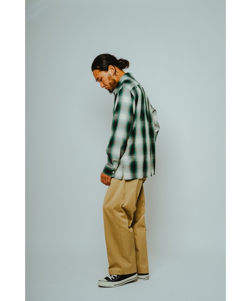 BIG MIKE(ビッグマイク)の「BIG MIKE ビックマイク / 26春夏新作 セットアップ対応 長袖 レーヨンミックス オンブレチェックシャツ 脇スリットタイプ //// 102615200 102615201 102615202 102615204(シャツ/ブラウス・メンズ・ホワイト×ネイビー/ブラック×ホワイト/グレー×ピンク/ホワイト×グリーン・MEDIUM/LARGE/X-LARGE/XX-LARGE)」の12枚目の写真