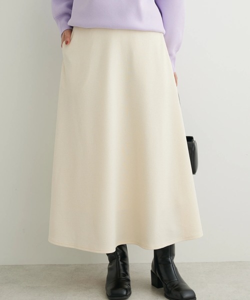 Green　Parks（グリーンパークス）の「表面感カットフレアスカート（スカート・レディース・ブラック/ブルー/アイボリー・FREE）」の2枚目の写真