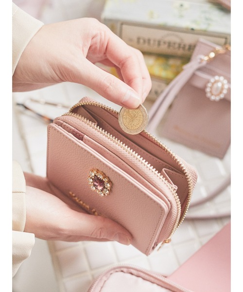 完売品 Maison de FLEURビジューロゴミニウォレット Maison de FLEUR（メゾンドフルール）の「ビジューロゴミニウォレット