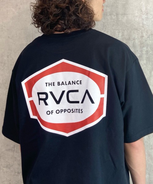 RVCA(ルーカ)の「RVCA/ルーカ オーバーサイズ バックプリントTシャツ/クルーネックTEE/半袖Tシャツ BD041-224(Tシャツ/カットソー・メンズ・ダークブルー/ブラック/ホワイト・L/M/XL)」の2枚目の写真