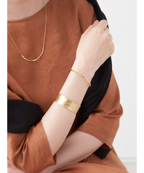 collex（コレックス）の「【Ljud/ユード】WAVEハンマーバングル（バングル/リストバンド・レディース・ゴールド/シルバー・フリー）」の6枚目の写真