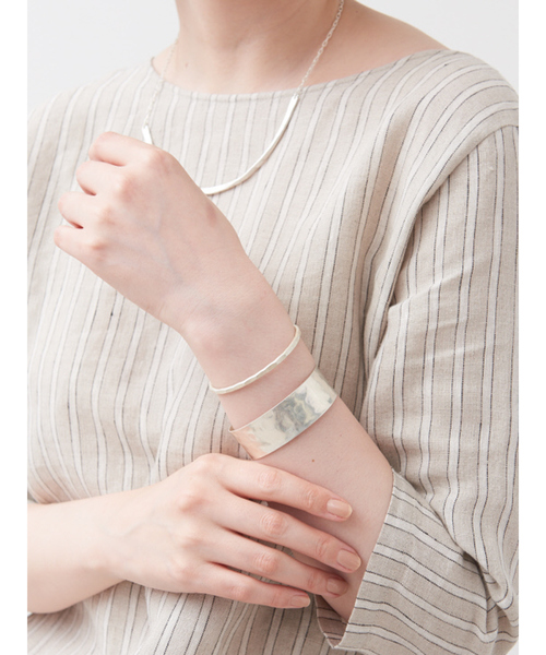 collex（コレックス）の「【Ljud/ユード】WAVEハンマーバングル（バングル/リストバンド・レディース・ゴールド/シルバー・フリー）」の7枚目の写真