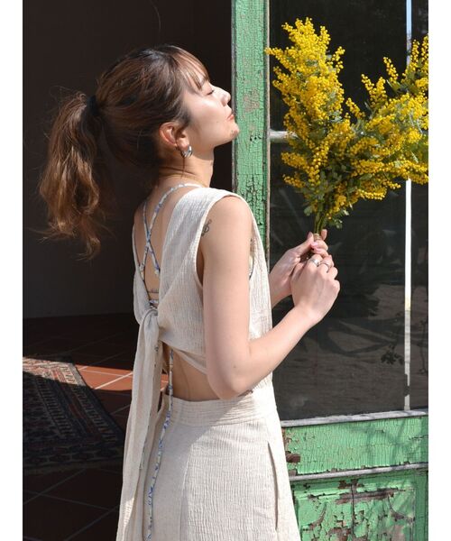 Ungrid（アングリッド）の「バックデザインノースリワンピース（ワンピース・レディース・オレンジ/ブラック/アイボリー・SMALL/MEDIUM）」の16枚目の写真