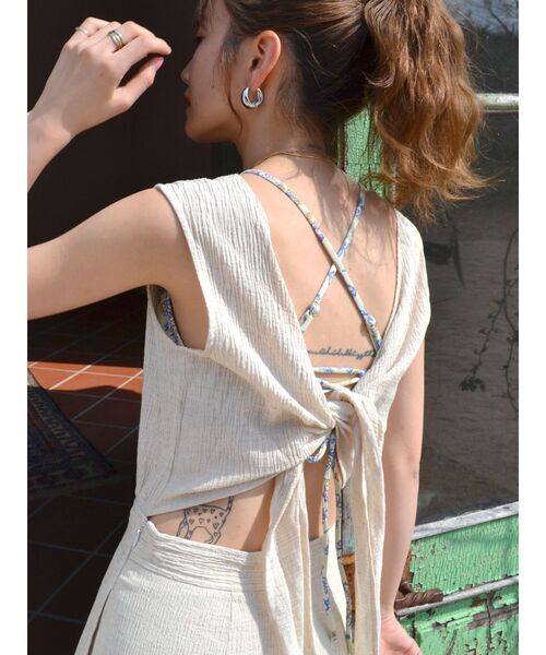 Ungrid（アングリッド）の「バックデザインノースリワンピース（ワンピース・レディース・オレンジ/ブラック/アイボリー・SMALL/MEDIUM）」の17枚目の写真