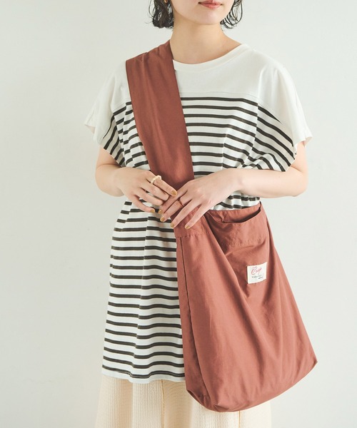 Crisp（クリスプ）の「ナイロンショルダーバッグ（ショルダーバッグ・レディース・ブラック/アイボリー/ブラウン・FREE）」の4枚目の写真