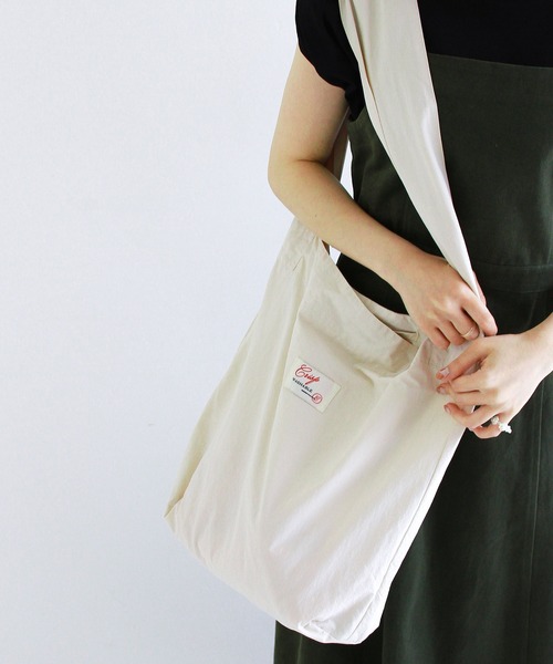 Crisp（クリスプ）の「ナイロンショルダーバッグ（ショルダーバッグ・レディース・ブラック/アイボリー/ブラウン・FREE）」の16枚目の写真